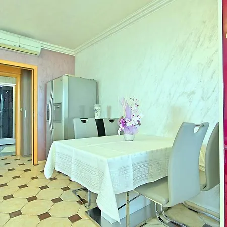 Apartment 1 Bedroomawesome In *