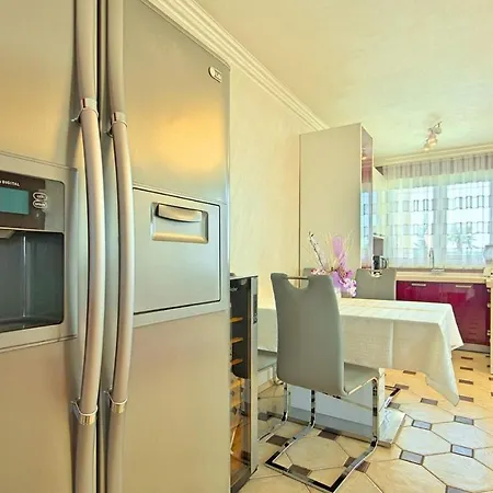 Apartment 1 Bedroomawesome In *